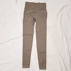 NWOT Scrunchback Fitness Leggings
